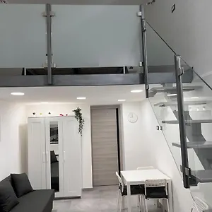 Emilyhouse , Katania Włochy